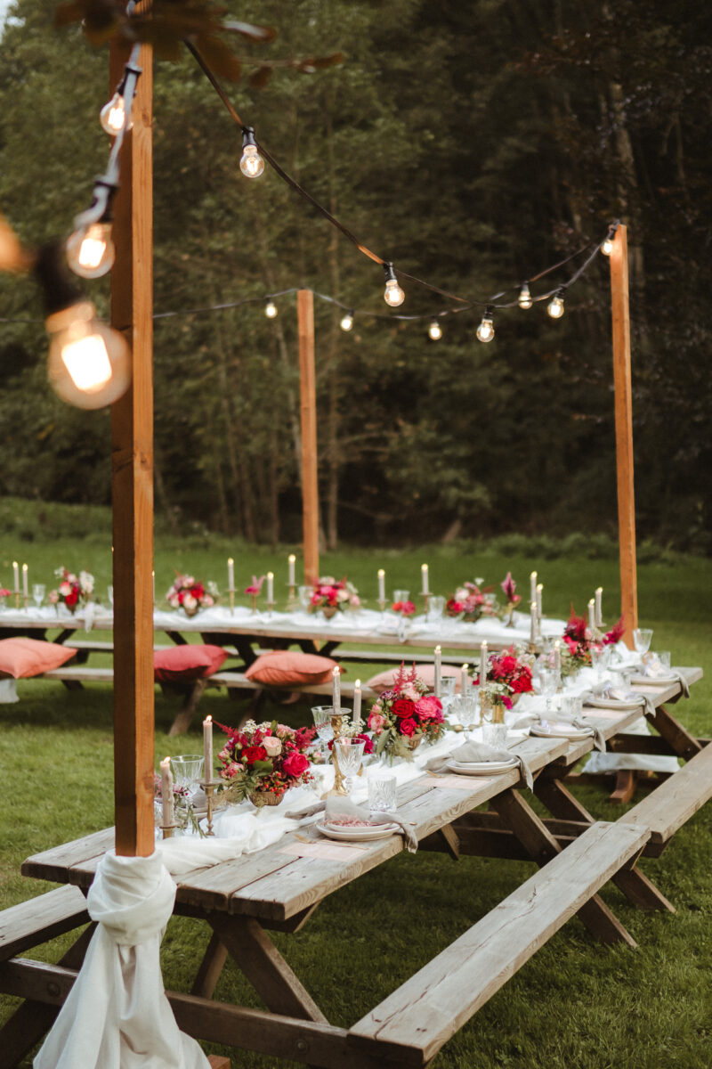 Foto von der Tischdeko einer Hochzeit im Freien - Fotograf Hochzeit natürlich in Erkelenz