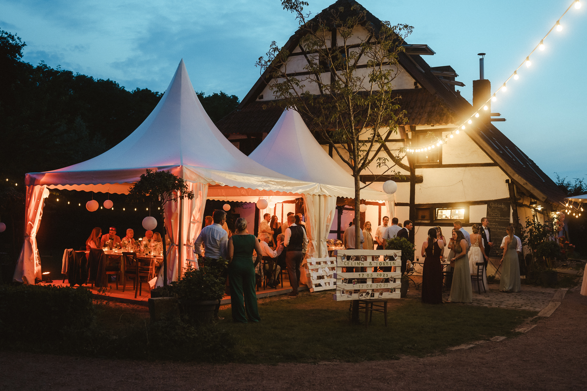 Abendliches Foto von der Hochzeitslocation - Kirschhof Viersen